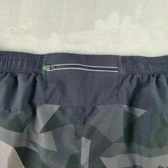 Under Armour Loose Geometric Shorts Sz XL Gray Black - Picture 4 of 6